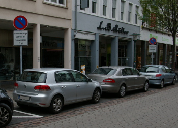 1. Versuch einer Ladestation in Darmstadt's<br>Schulstraße - immer zu geparkt