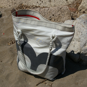 Strandtasche aus altem Großsegel